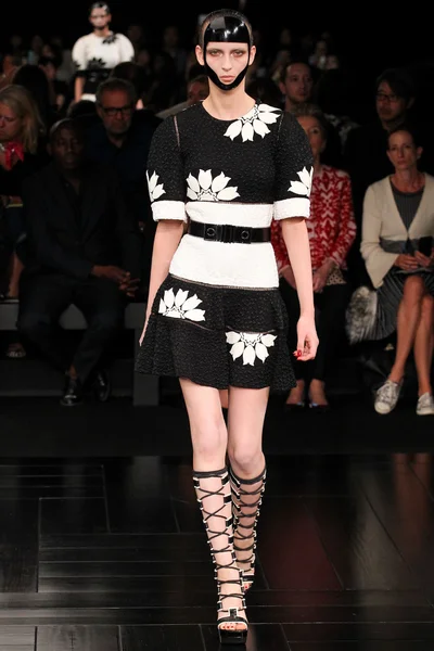 Look 10
